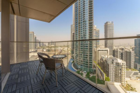 Maison Privee - Inviting Apt with Fabulous Dubai Canal & Skyline Vws
